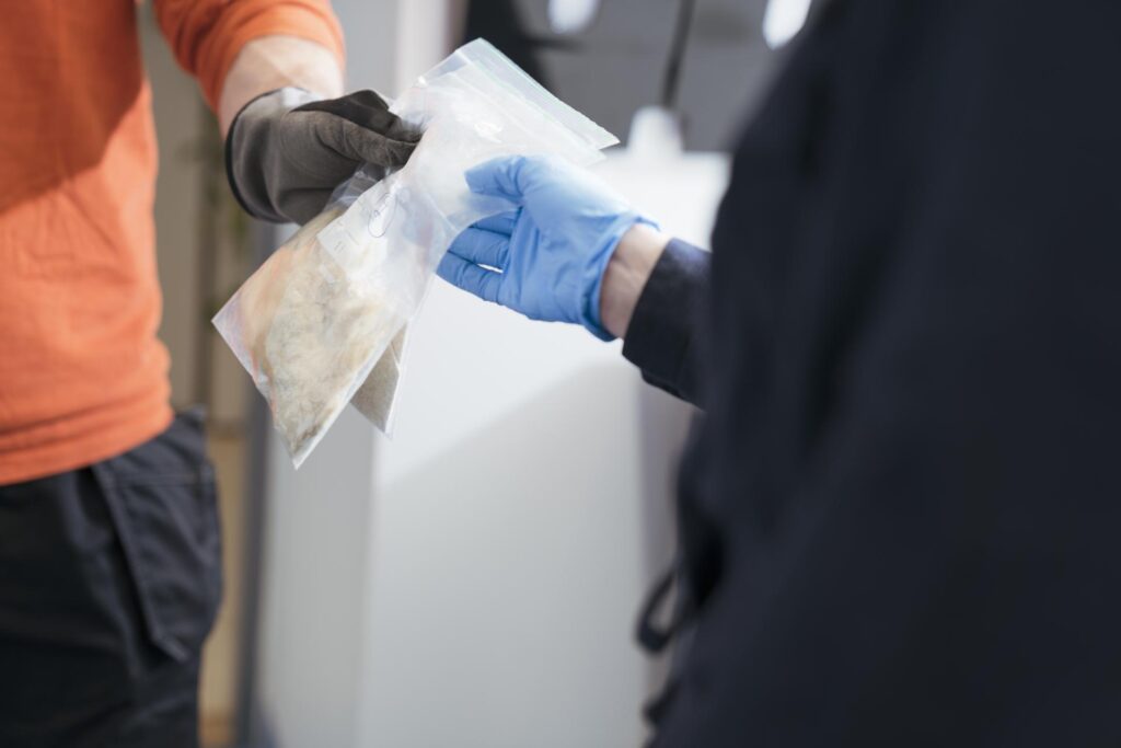 Näytteiden toimittaminen Labroc laboratoriopalveluille