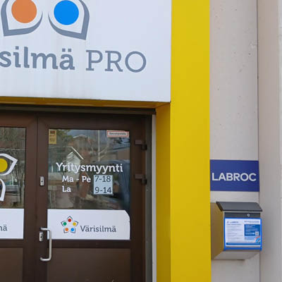 Näytepostilaatikko Nurmijärvi, Värisilmä